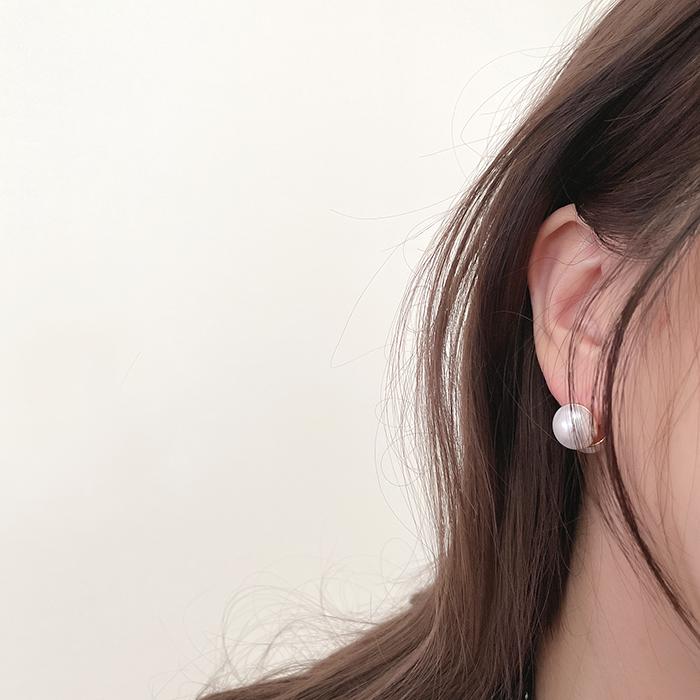 캐스터네츠 볼드 진주 포인트 원터치 귀걸이 2컬러 티타늄 - 상세 이미지 3