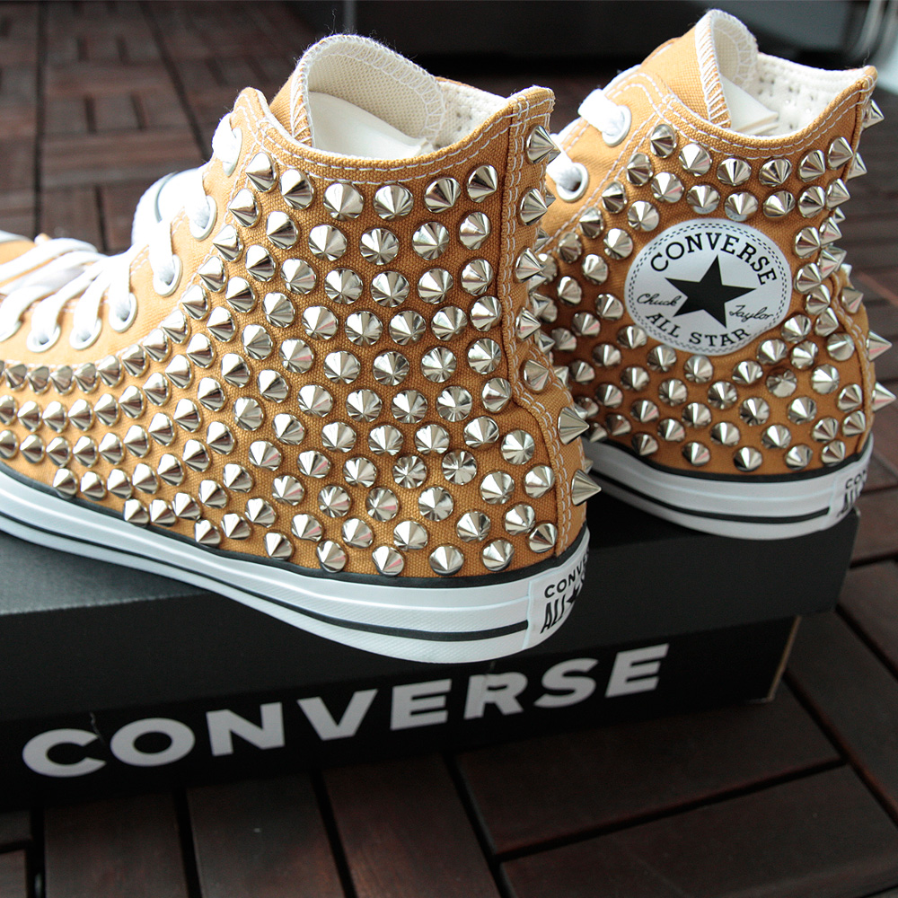 컨버스 척테일러 올스타 번트허니 리폼 찡 CONVERSE With Studs