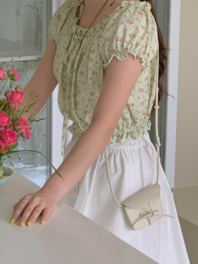 Myオフショルダークロップドフリルフラワー花柄半袖ブラウス