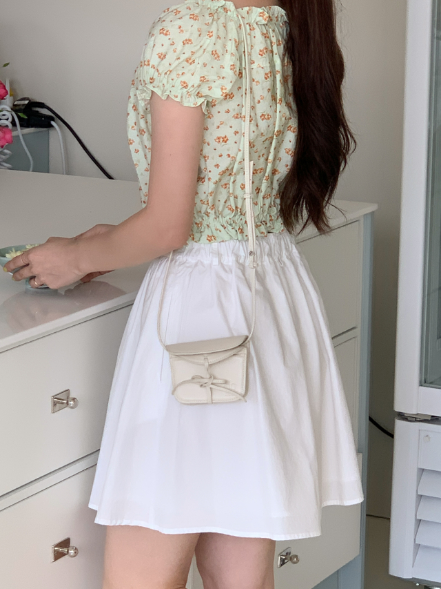 Myオフショルダークロップドフリルフラワー花柄半袖ブラウス