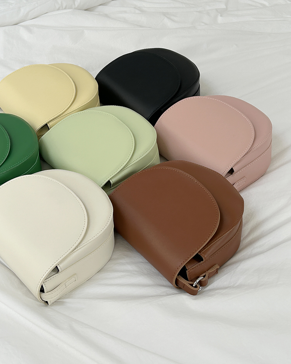 [SALE] 마카롱 반달 링 크로스백 (7color) : 페트리코어