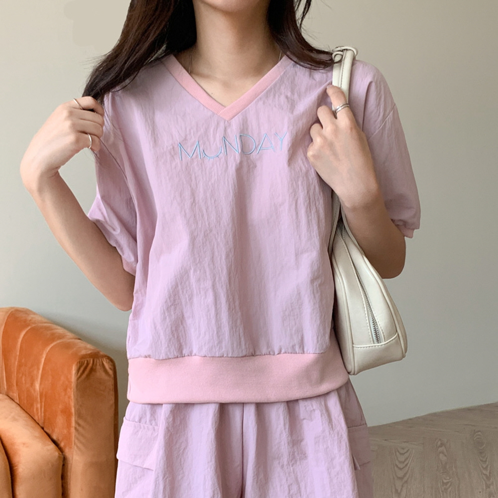 세미크롭 바스락 반팔맨투맨 여성 여름 먼데이 자수 V넥 반팔 티셔츠 - 상세 이미지 3