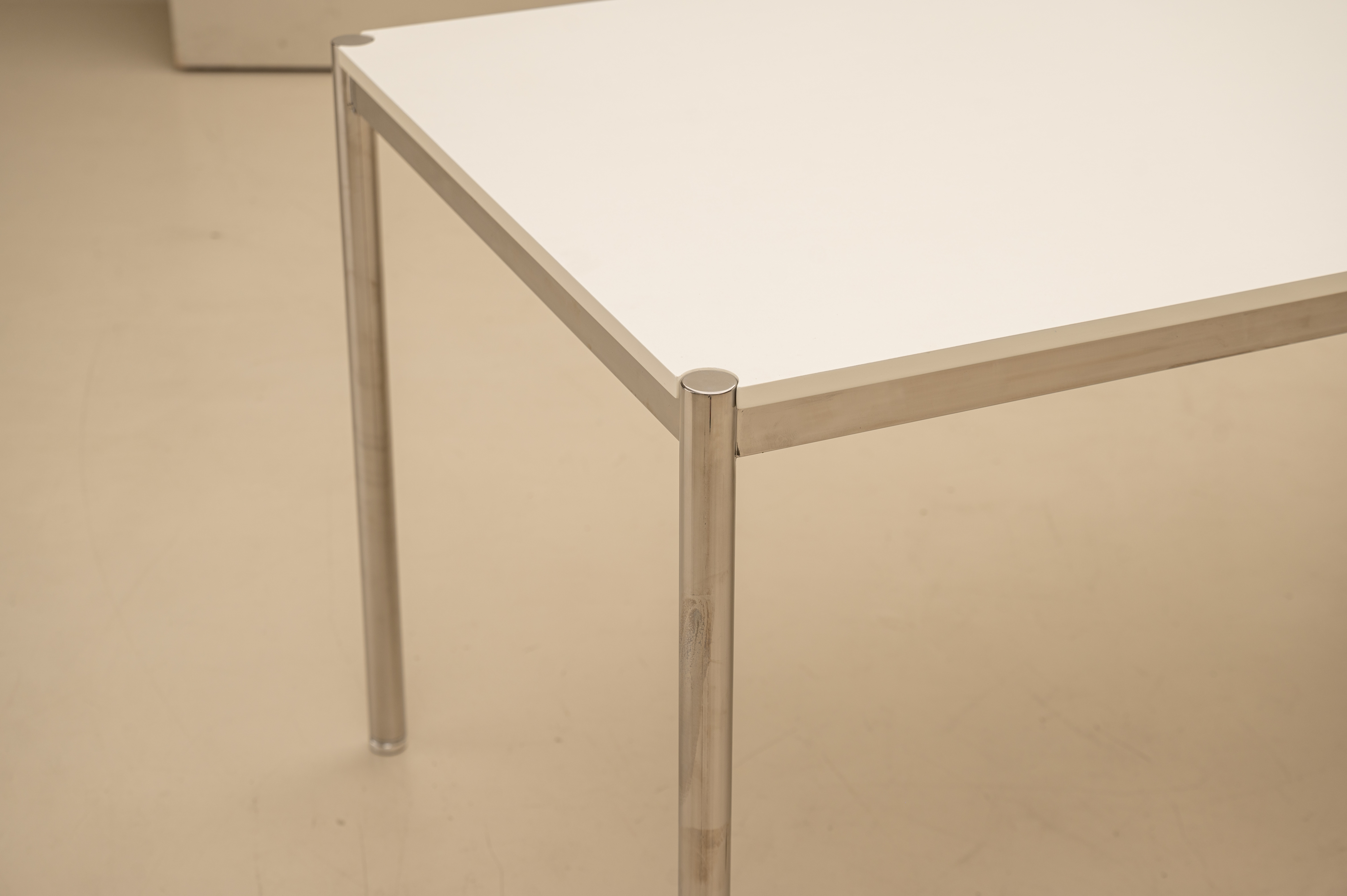 CH9  WHITE  화이트 6인 8인 유리테이블 크롬다리 스테인리스다리 유에스엠 할러  USM Haller Table