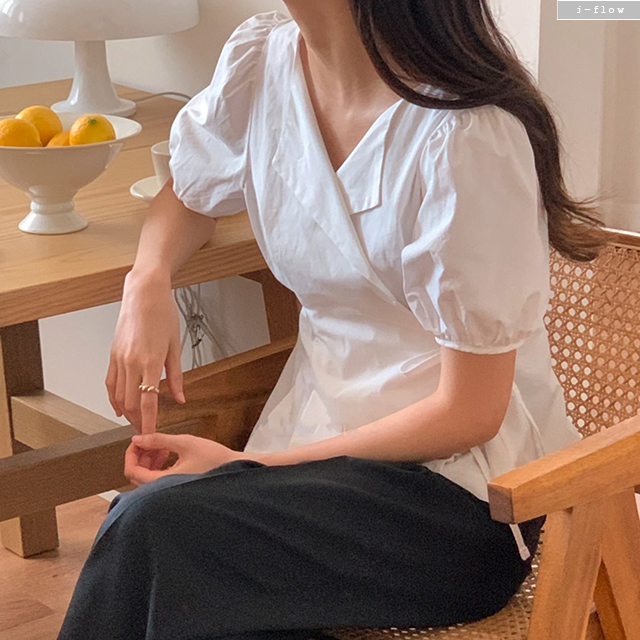 플로리 랩 카라넥 퍼프 크롭 블라우스 3col 여름 코튼 핀턱 주름 브이넥 제이플로우 이미지 2