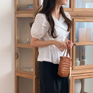 플로리 랩 카라넥 퍼프 크롭 블라우스 3col 여름 코튼 핀턱 주름 브이... 착용 후기 | 사이즈/핏 총정리 - 상품 이미지 4