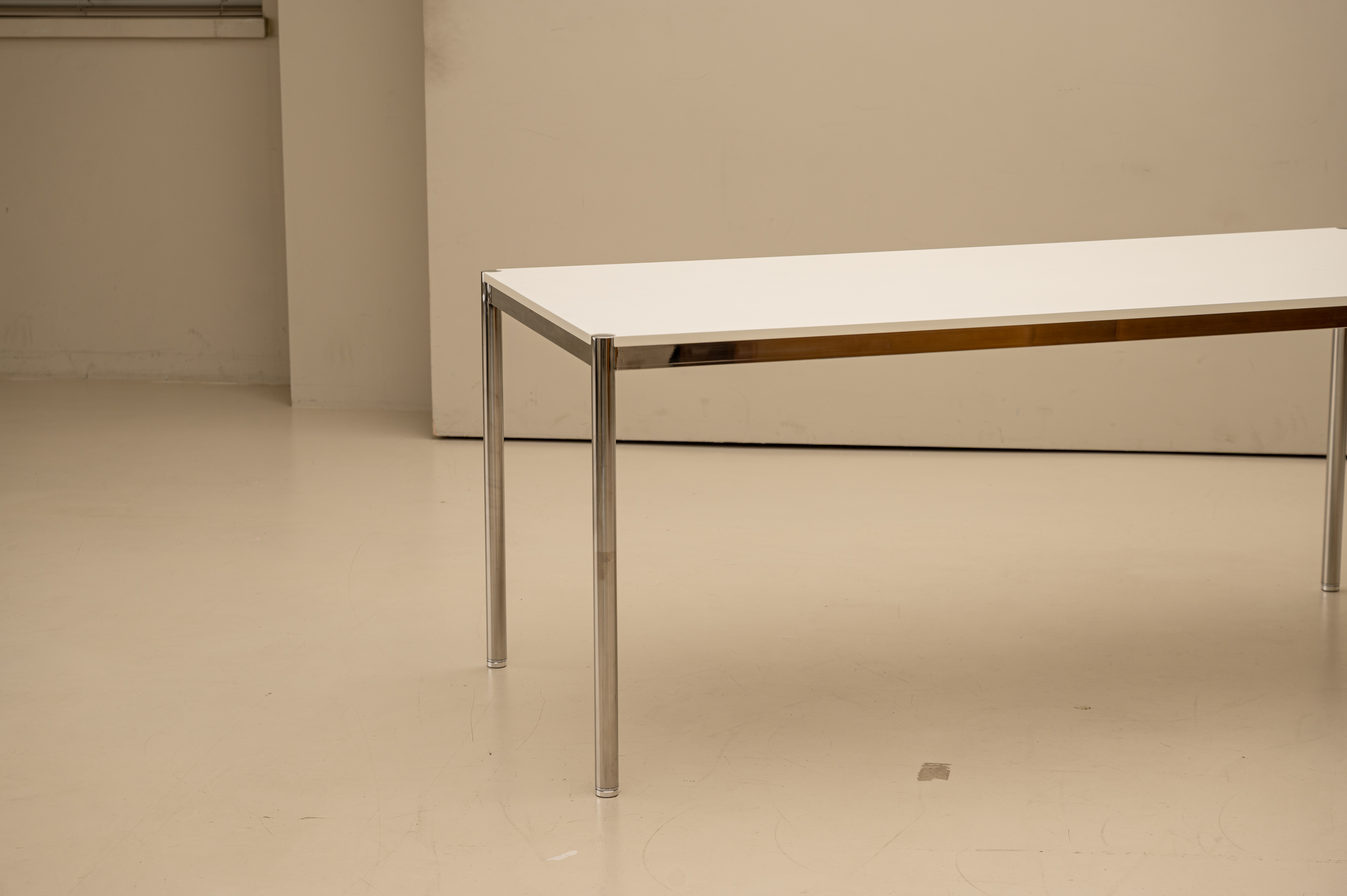 CH9  WHITE  화이트 6인 8인 유리테이블 크롬다리 스테인리스다리 유에스엠 할러  USM Haller Table