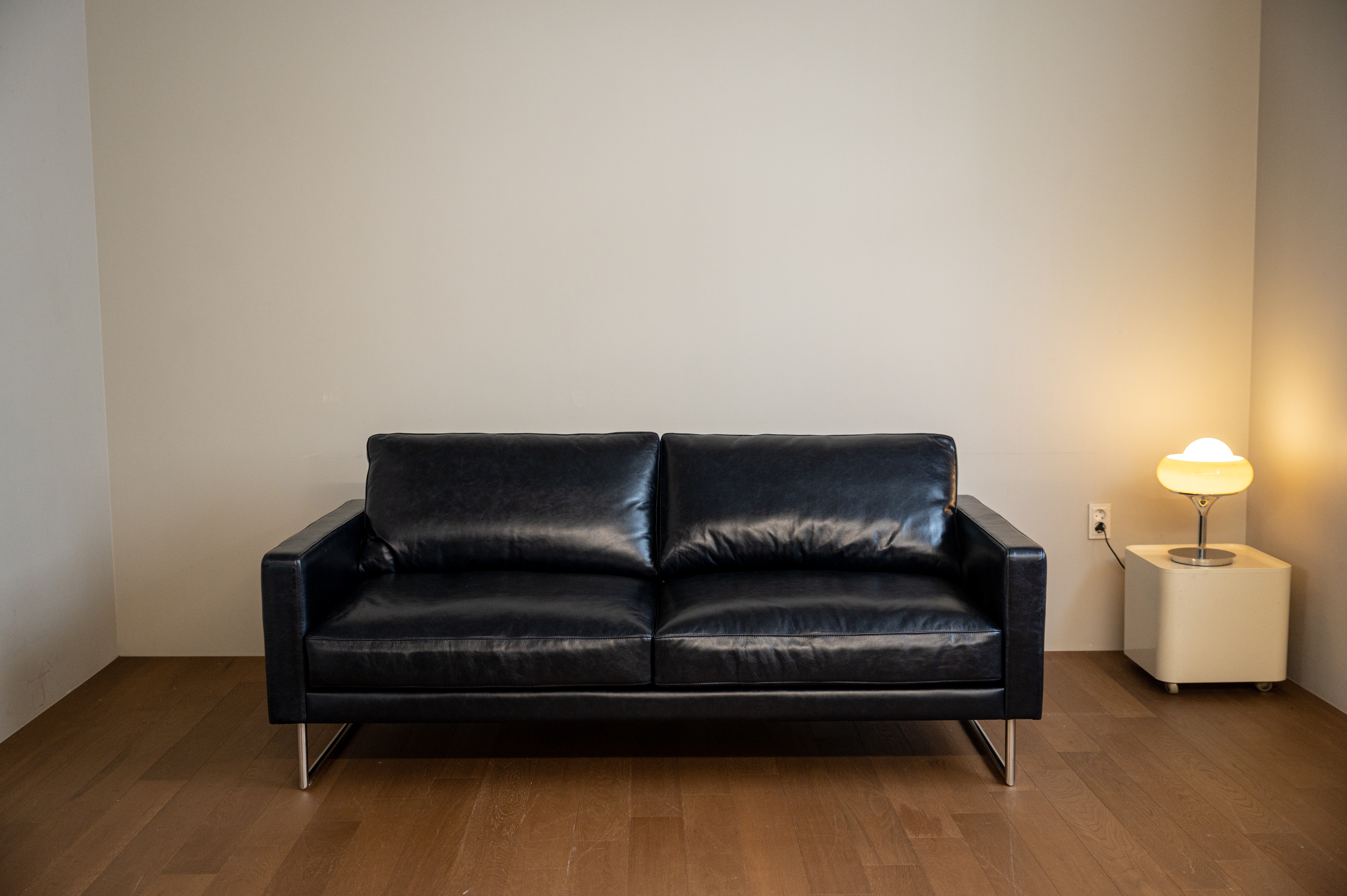 옐로우라이트 PH5 블랙가죽 2인용 빈티지쇼파 이태리 내추럴 천연면피 전체가죽 빈티지가죽