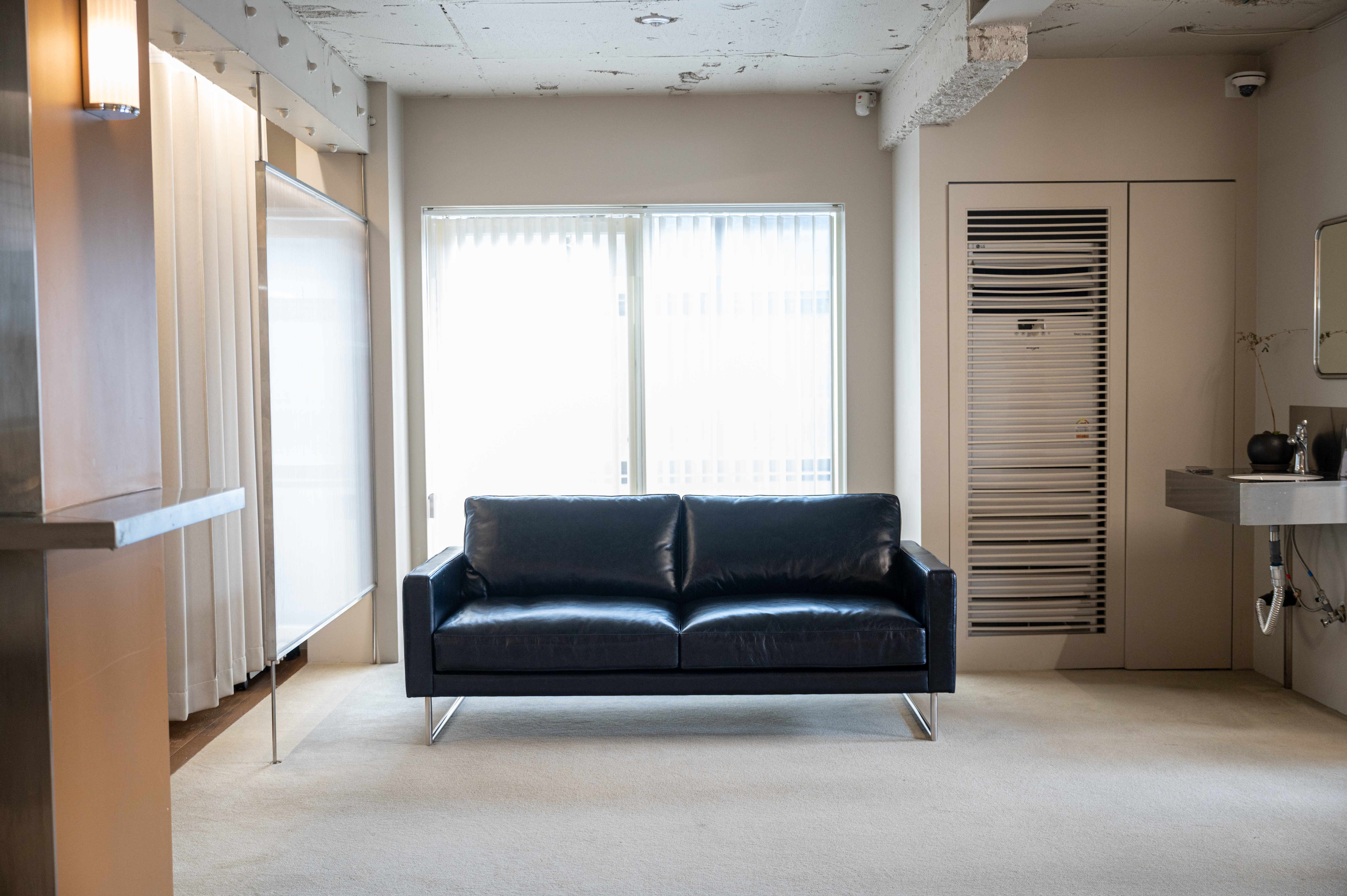 옐로우라이트 PH5 블랙가죽 2인용 빈티지쇼파 이태리 내추럴 천연면피 전체가죽 빈티지가죽