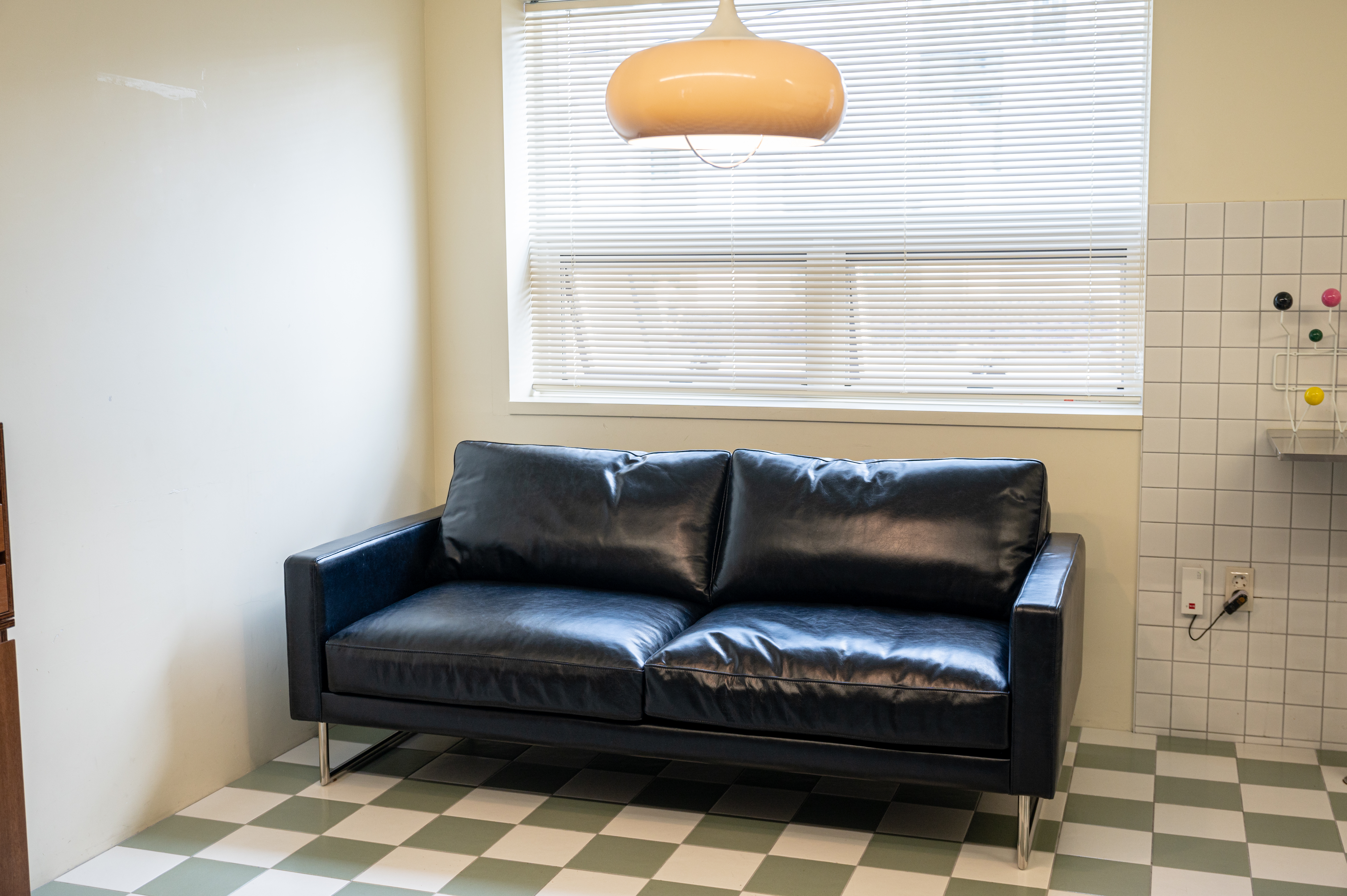 옐로우라이트 PH5 블랙가죽 2인용 빈티지쇼파 이태리 내추럴 천연면피 전체가죽 빈티지가죽