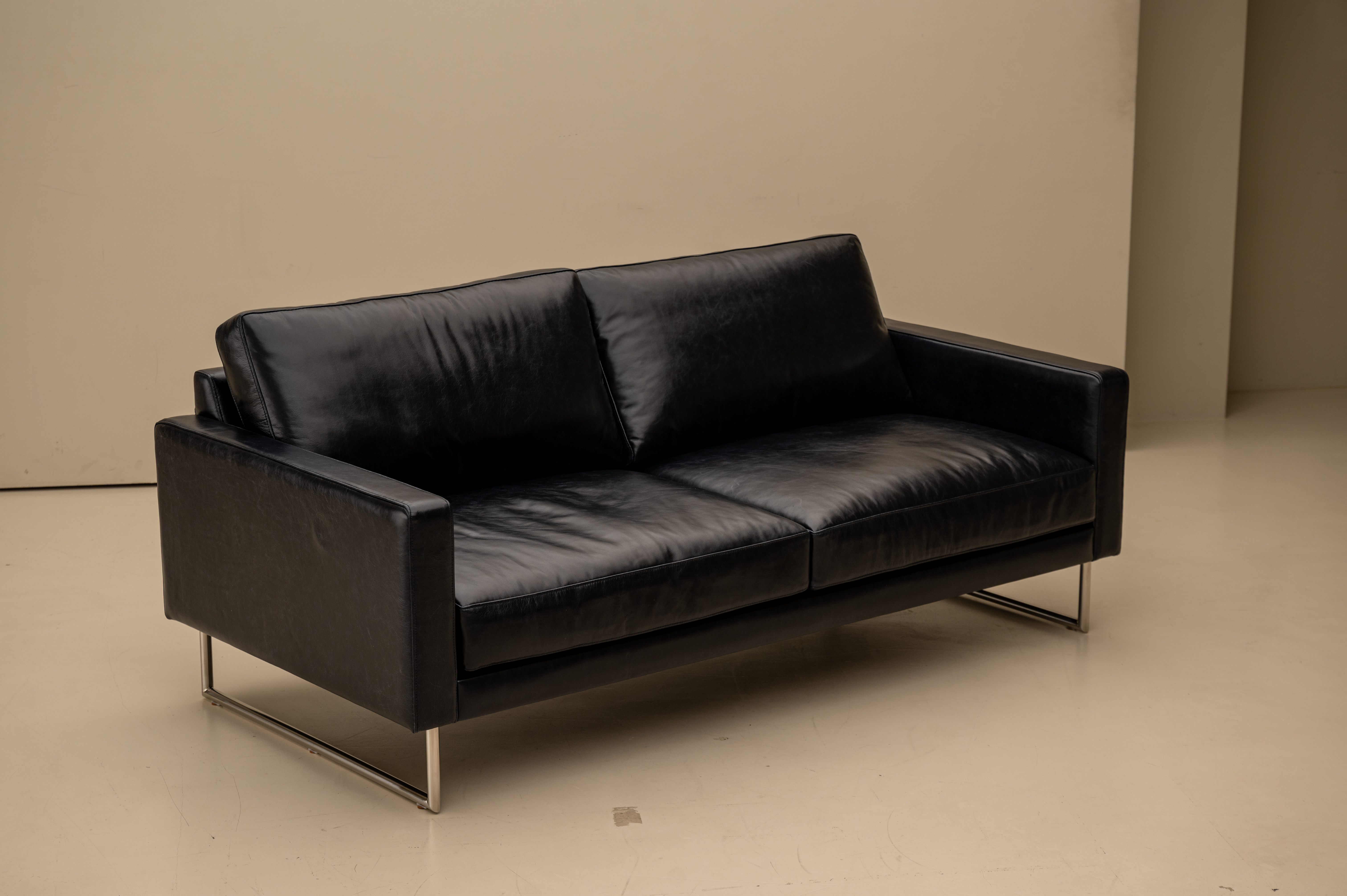 옐로우라이트 PH5 블랙가죽 2인용 빈티지쇼파 이태리 내추럴 천연면피 전체가죽 빈티지가죽