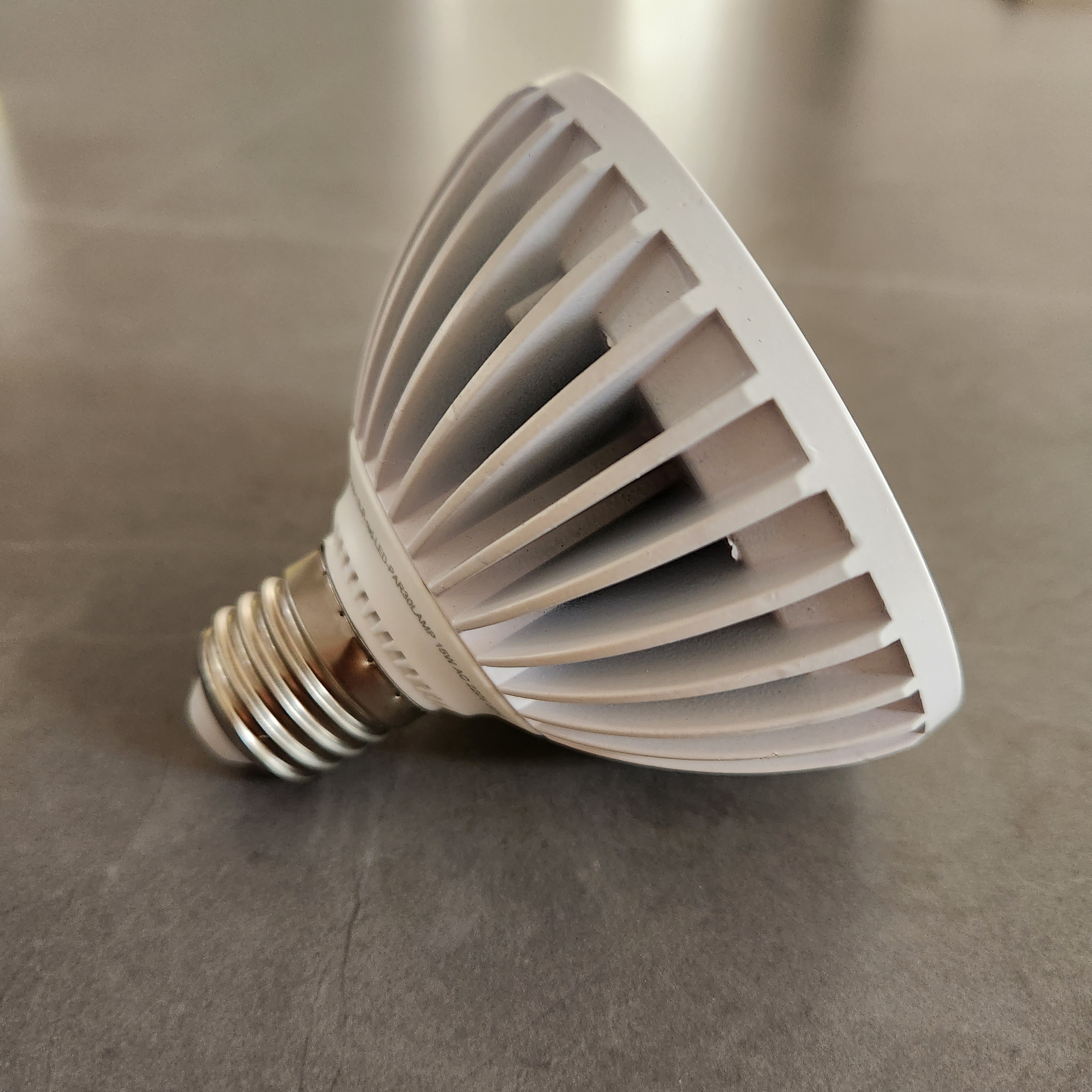 LED PAR30 파삼공15W 적색,청색,녹색,보라,핑크 집중형 라이브 카페 노래방 칼라 - 상세 이미지 3