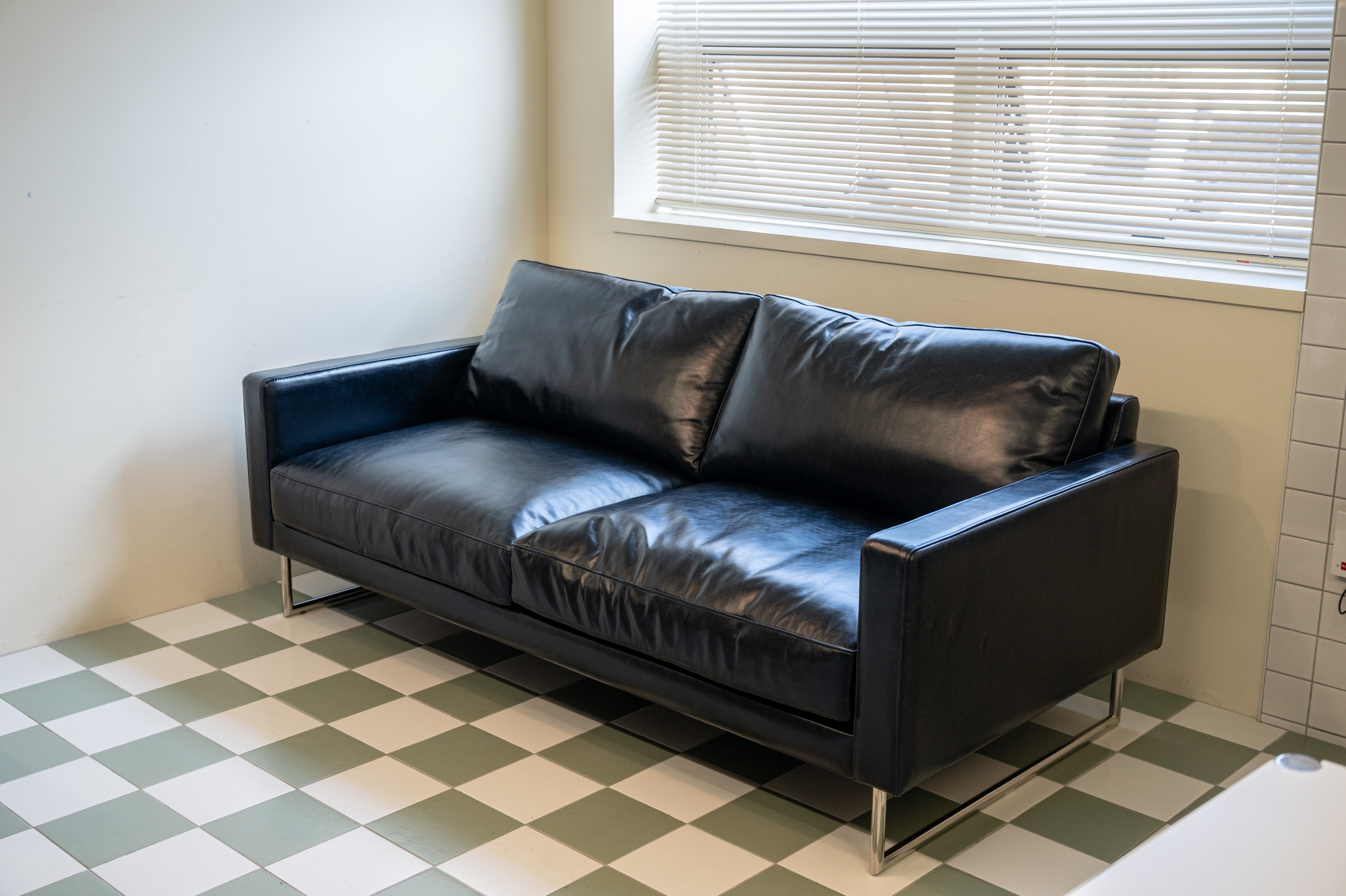 옐로우라이트 PH5 블랙가죽 2인용 빈티지쇼파 이태리 내추럴 천연면피 전체가죽 빈티지가죽