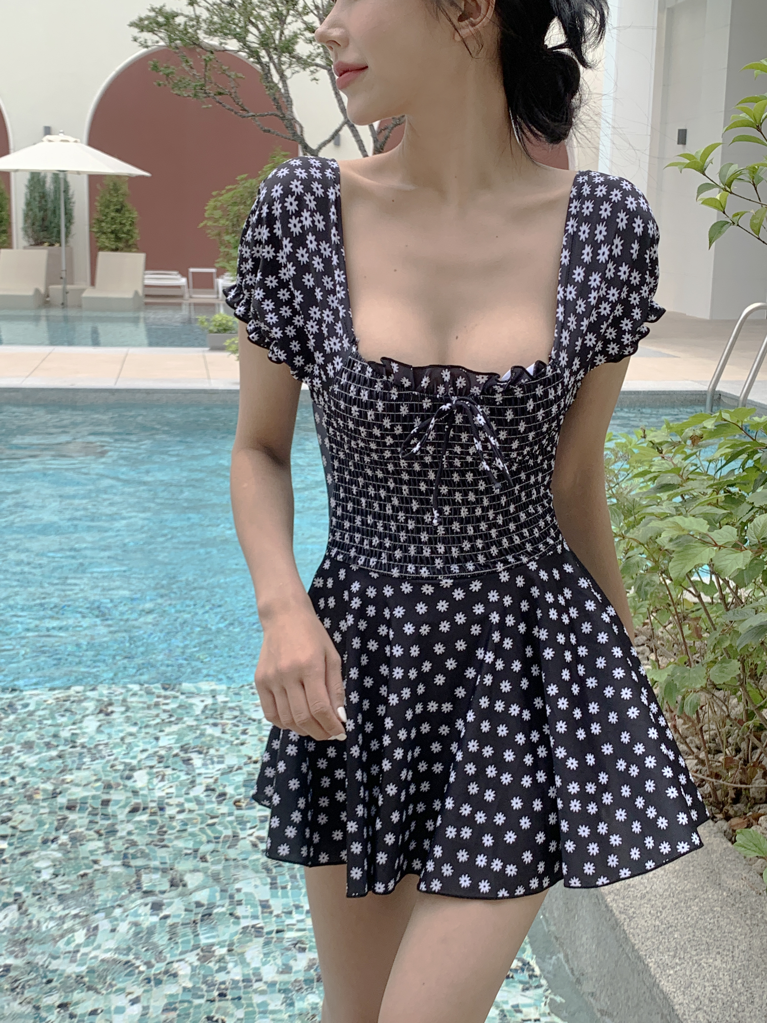 리터 스퀘어넥 나염 플라워 꽃무늬 퍼프 스모크 밴딩 리본 프릴 플레어 원피스 수영복 모노키니 - 상품 이미지
