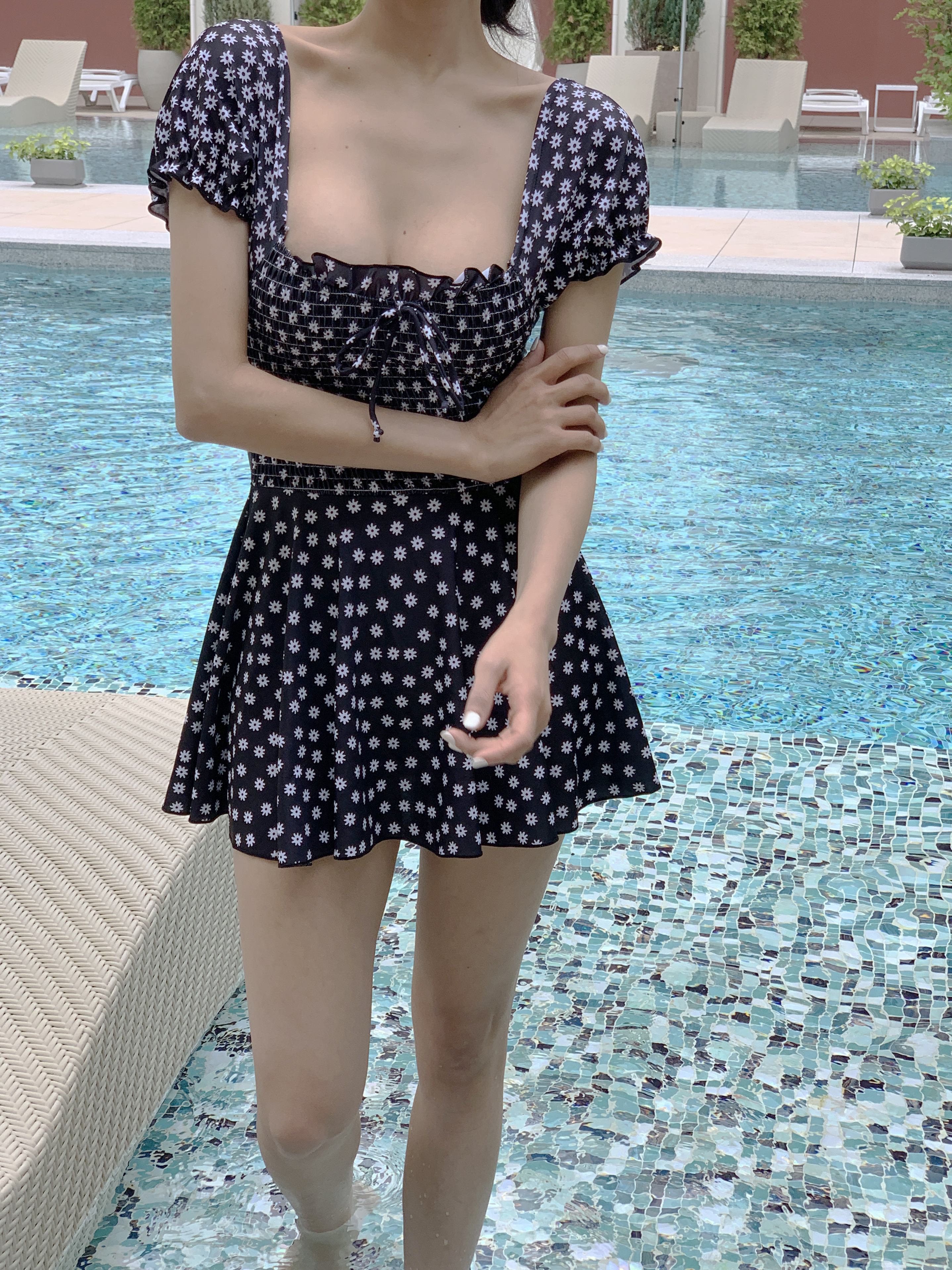 리터 스퀘어넥 나염 플라워 꽃무늬 퍼프 스모크 밴딩 리본 프릴 플레어 원피스 수영복 모노키니 - 상세 이미지 2