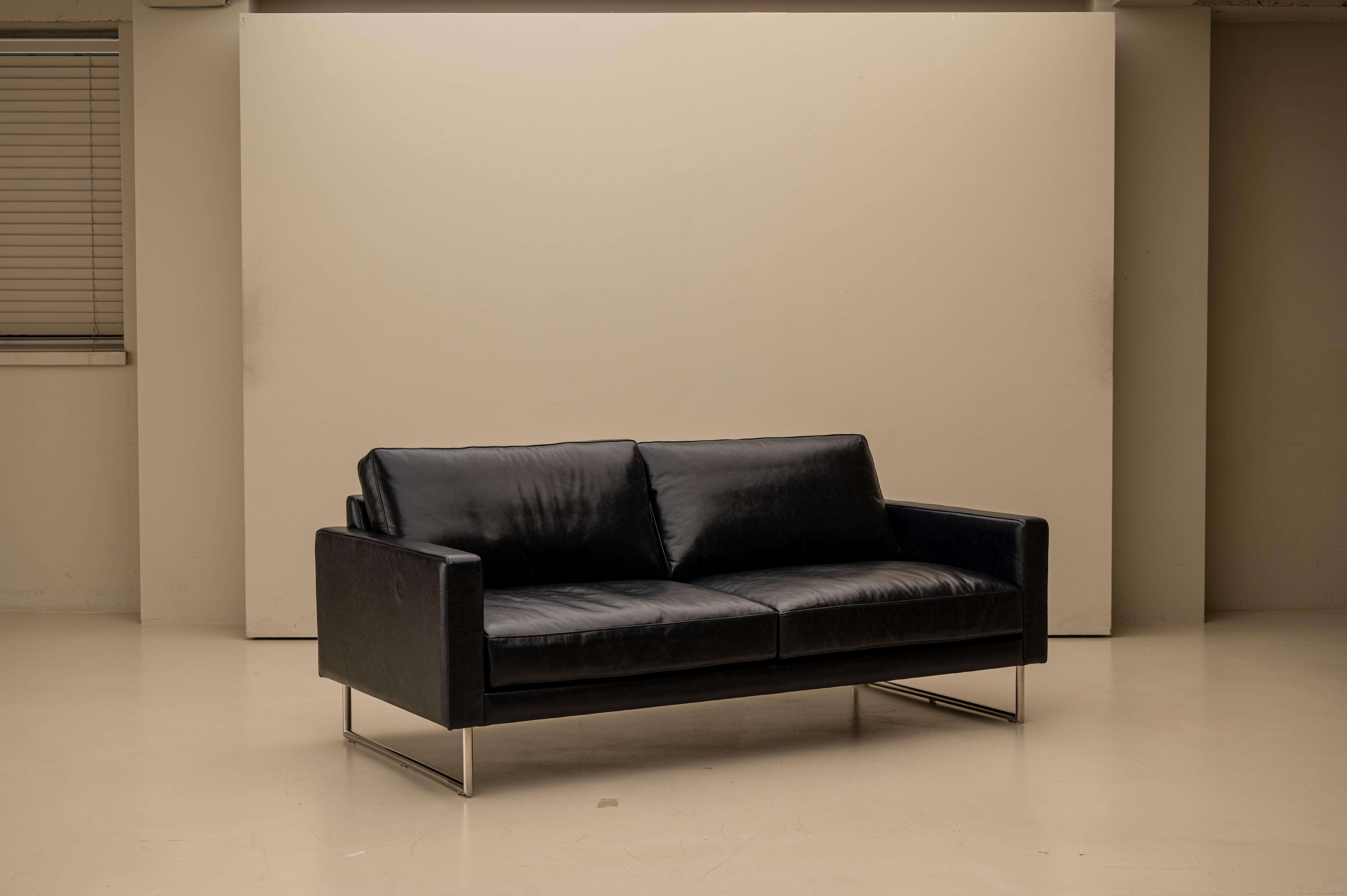 옐로우라이트 PH5 블랙가죽 2인용 빈티지쇼파 이태리 내추럴 천연면피 전체가죽 빈티지가죽