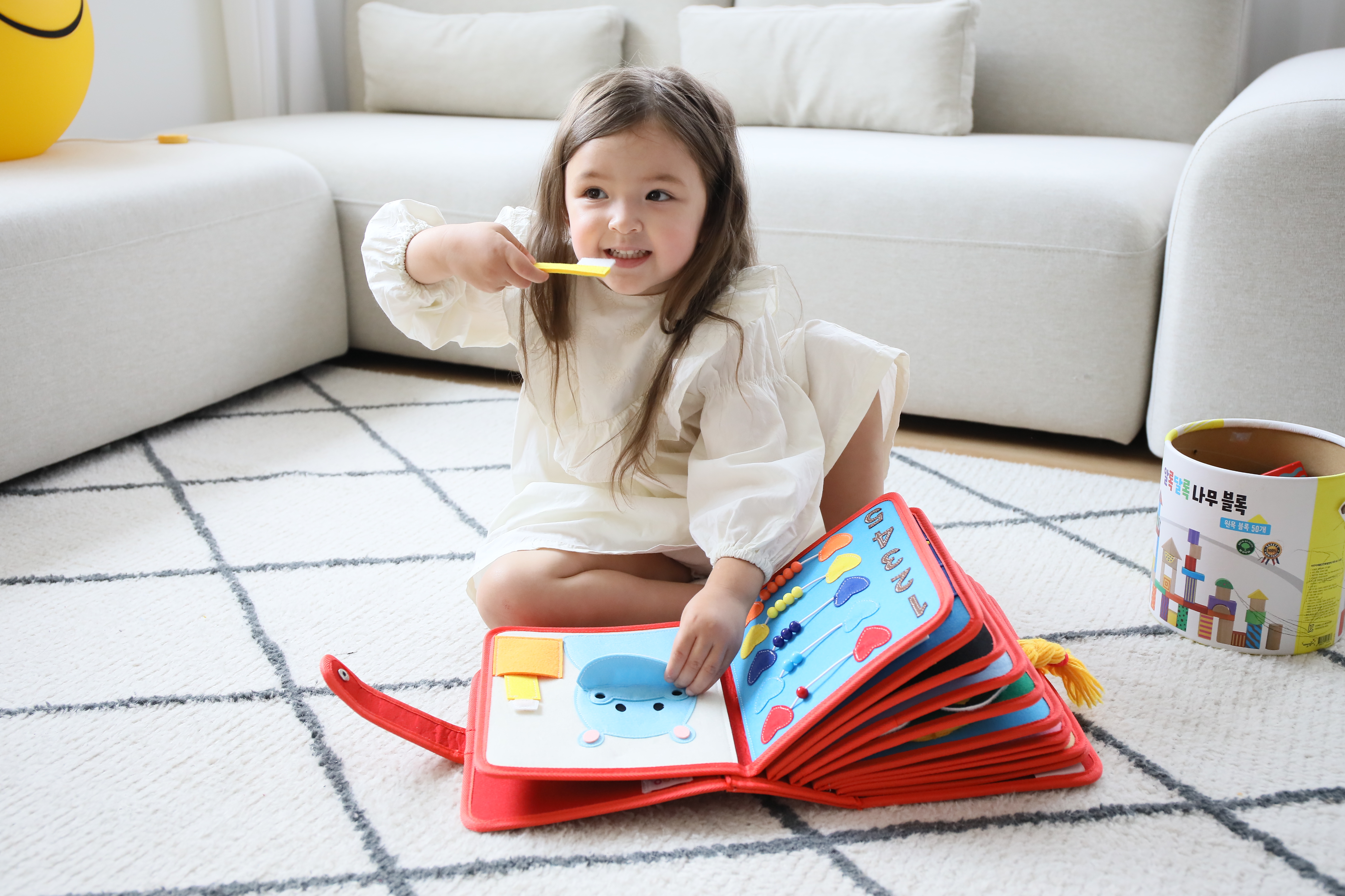 몬테소리 헝겊책 촉감놀이 두뇌발달 마이펀북 오감놀이 창의력발달 놀이책 유아교구 리고베리 제품 이미지