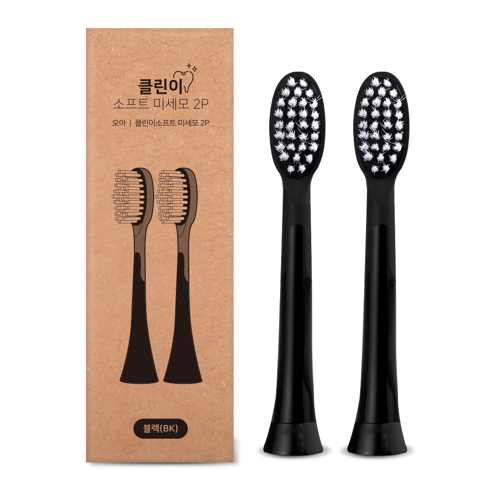 검은색 손잡이의 칫솔모 2개가 박스와 함께 놓여 있는 제품 패키지 구성도