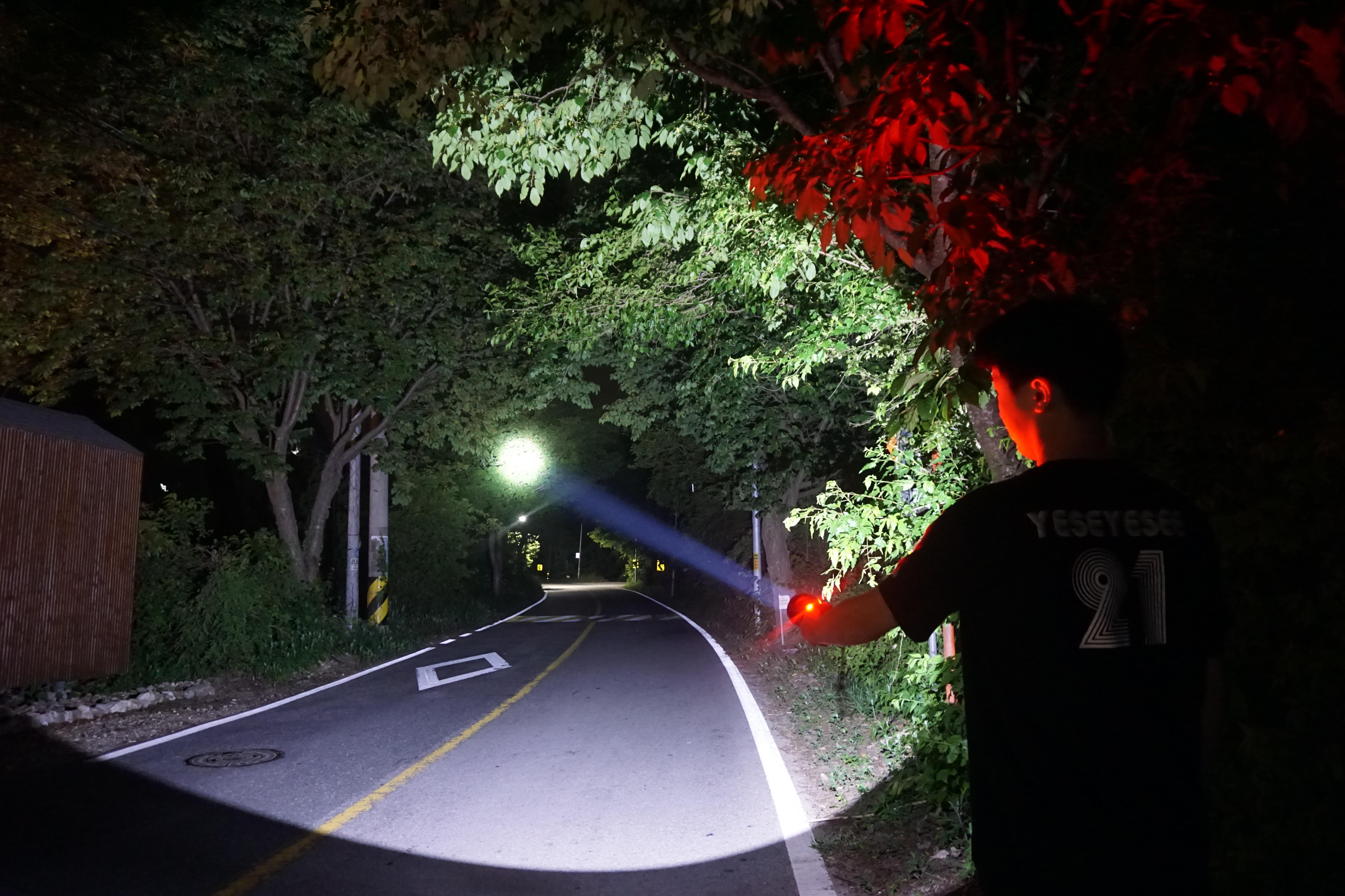 HL-B3 휴대용 손전등 5000루멘 고휘도 랜턴 충전식 써치라이트 초강력 LED 후레쉬