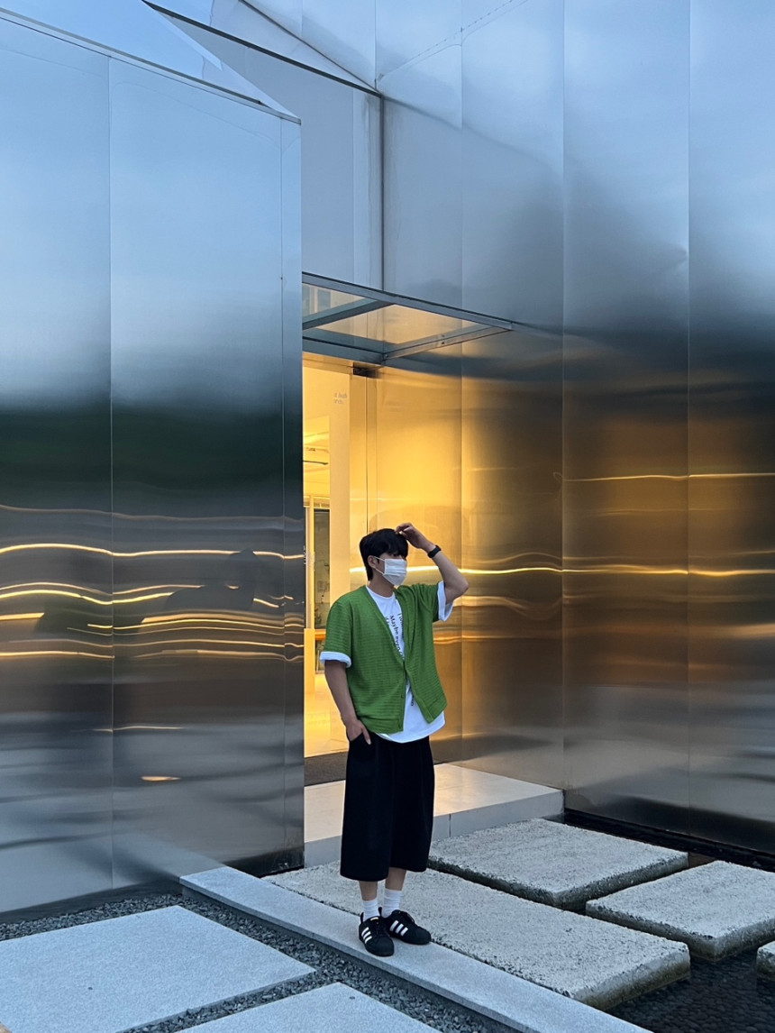 8FE90C8A-CC35-4073-9126-01B71471C5A4