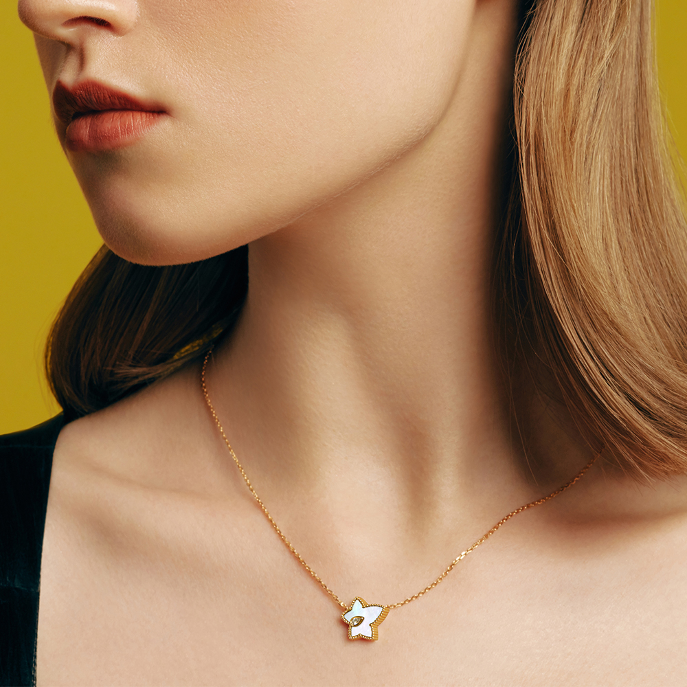 롤라로즈 Ivy 마더오브펄 비즈 화이트 여성목걸이 LR50040 - 상세 이미지 3