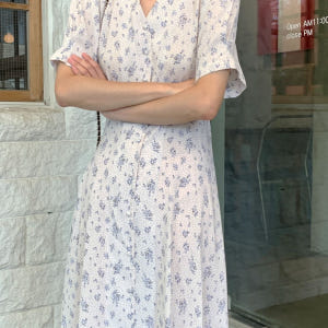 몬드리 여름 브이넥 콩단추 소매 반팔 나염 잔꽃 패턴 허리끈 리본 플라워... 착용 후기 | 사이즈/핏 총정리 - 상품 이미지 4