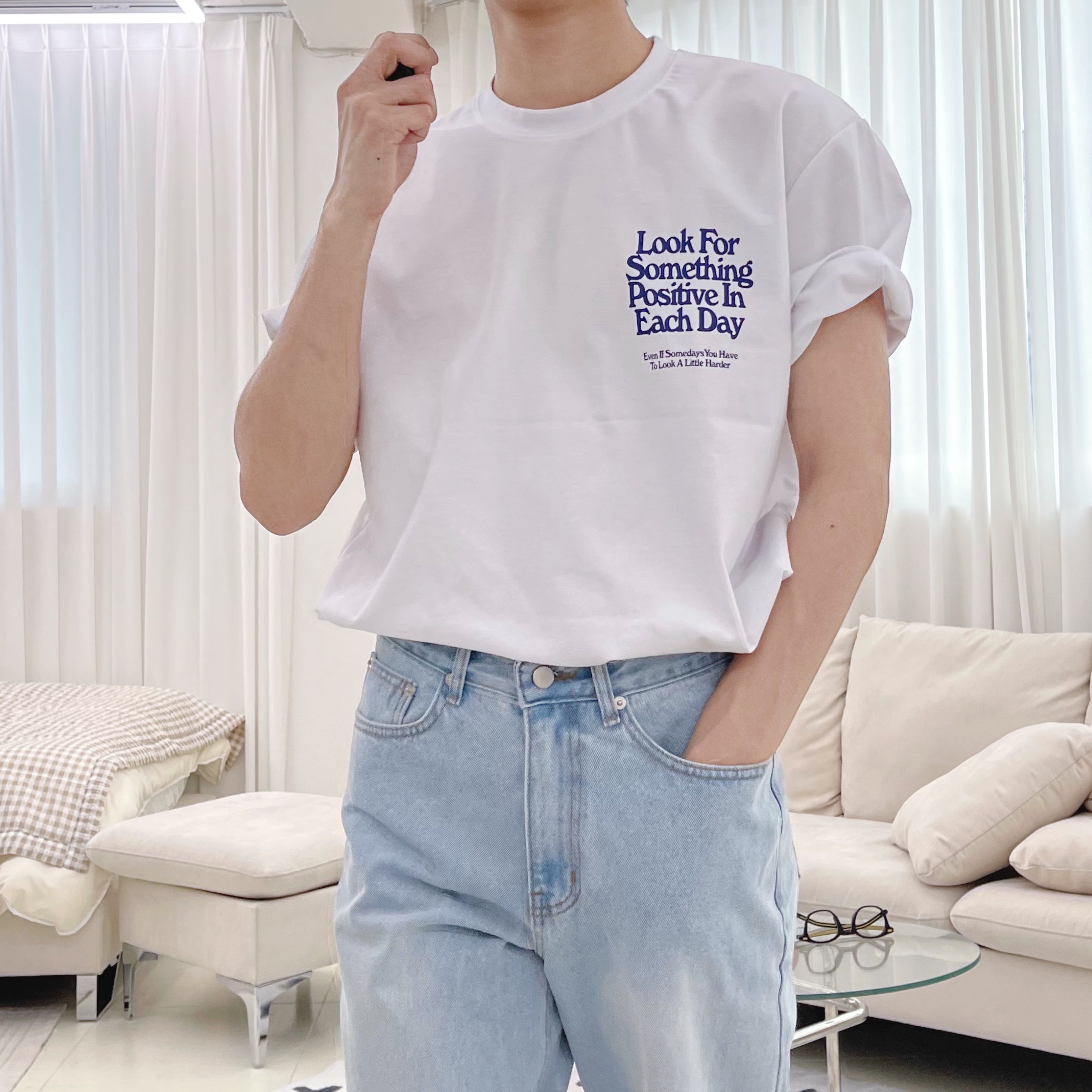 두꺼운반팔 어깨넓어보이는반팔 안비치는흰티 이미지 4