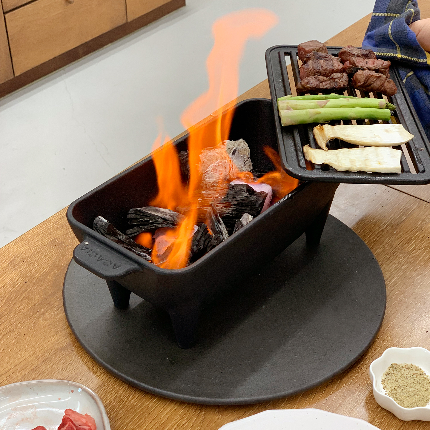 아카시아홈 1인 2인 미니화로 가정용 일본식 사각 캠핑화로대 불판 무쇠 주물