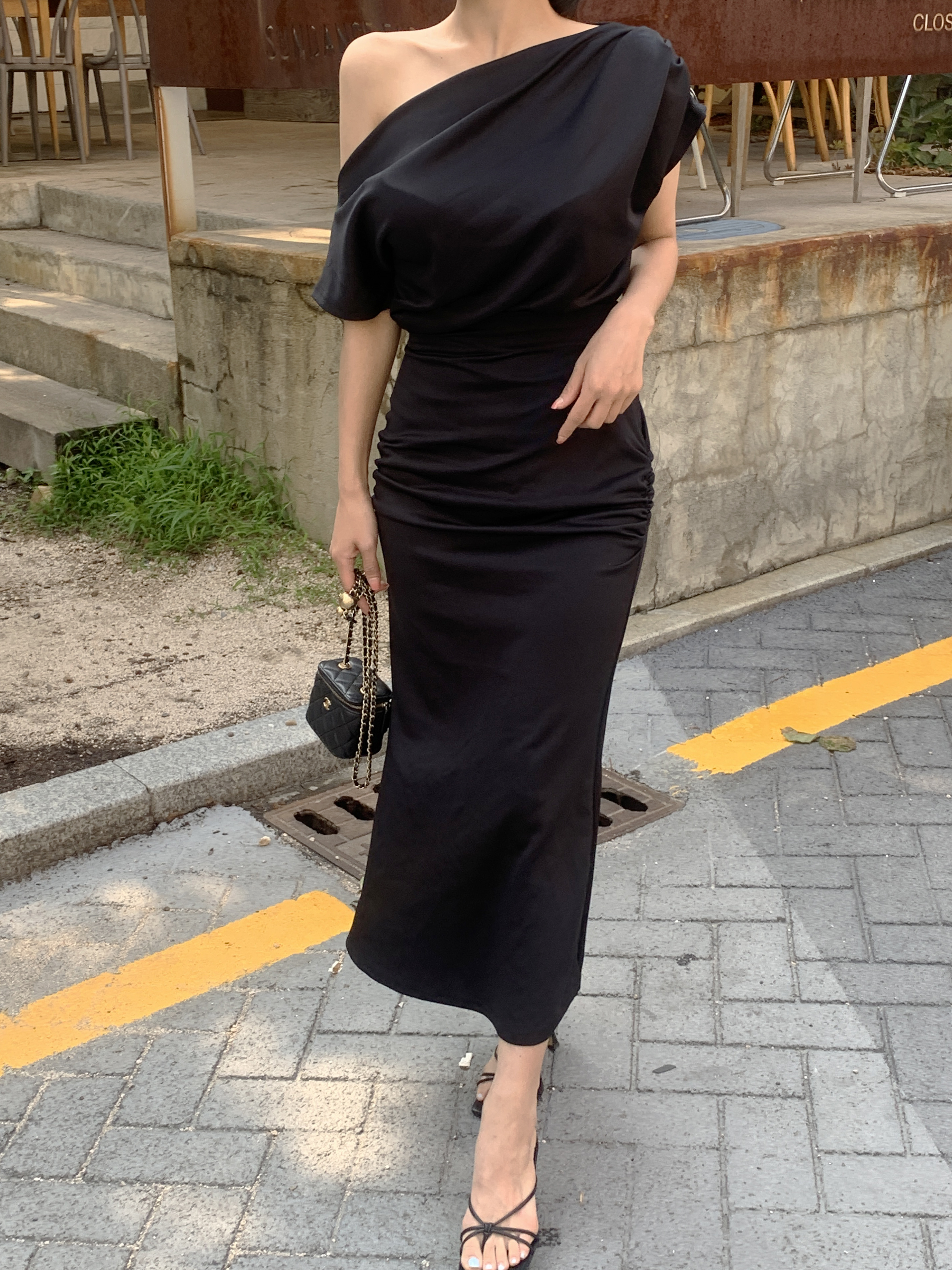 르멜 밴딩 골반 힙 드레이프 스판 셔링 실키 새틴 트임 머메이드 맥시 롱 스커트 이미지 2