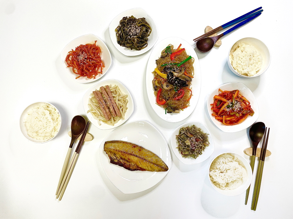 가정식 집밥 수제 반찬가게 당일조리 밑반찬 나물 국반찬 일주일 알뜰 세트선택A 8종 - 상품 이미지