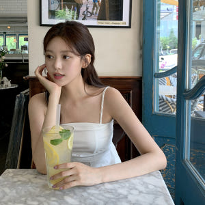 [투데이Pick]  (뒷밴딩스트랩조절O) 세미 크롭 핀턱 뒷밴딩 나시 블... 착용 후기 | 사이즈/핏 총정리 - 상품 이미지 4