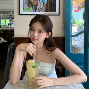 [투데이Pick]  (뒷밴딩스트랩조절O) 세미 크롭 핀턱 뒷밴딩 나시 블... 착용 후기 | 사이즈/핏 총정리 - 상품 이미지 3