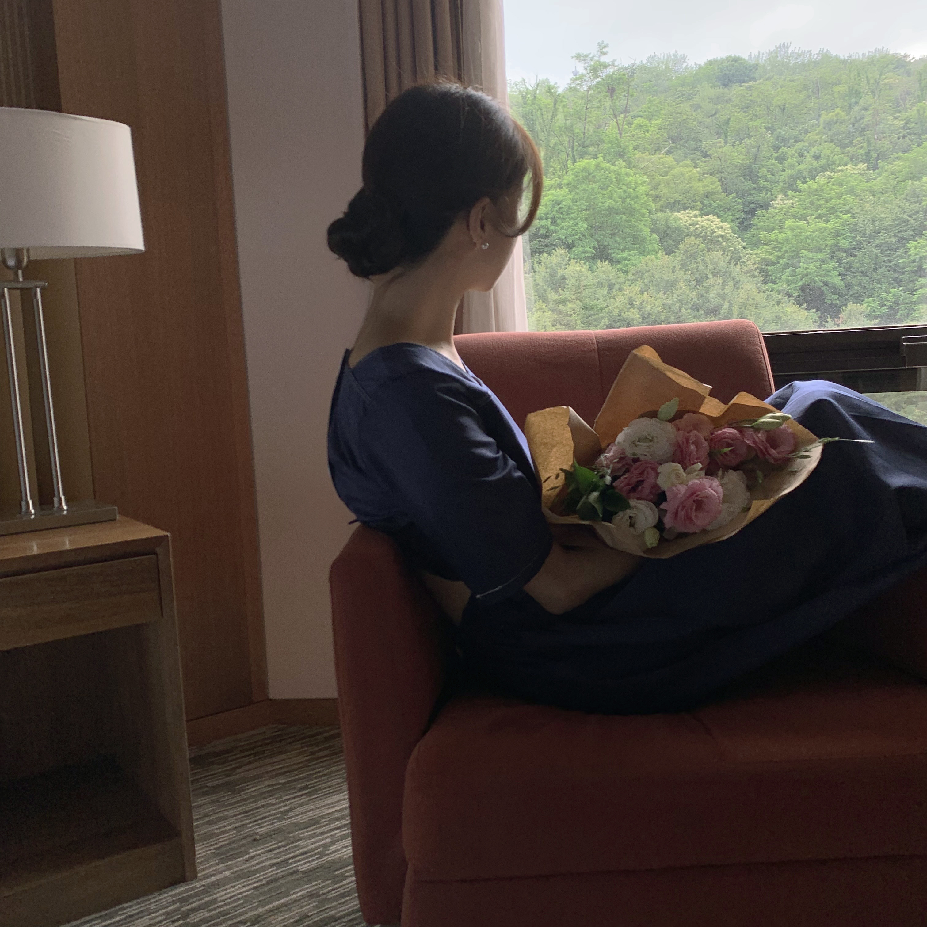 도로시 백트임 허리뒷트임 여름 반팔 스퀘어넥 뒷단추 스티치 코튼 포인트 백오픈 롱 원피스 이미지 2