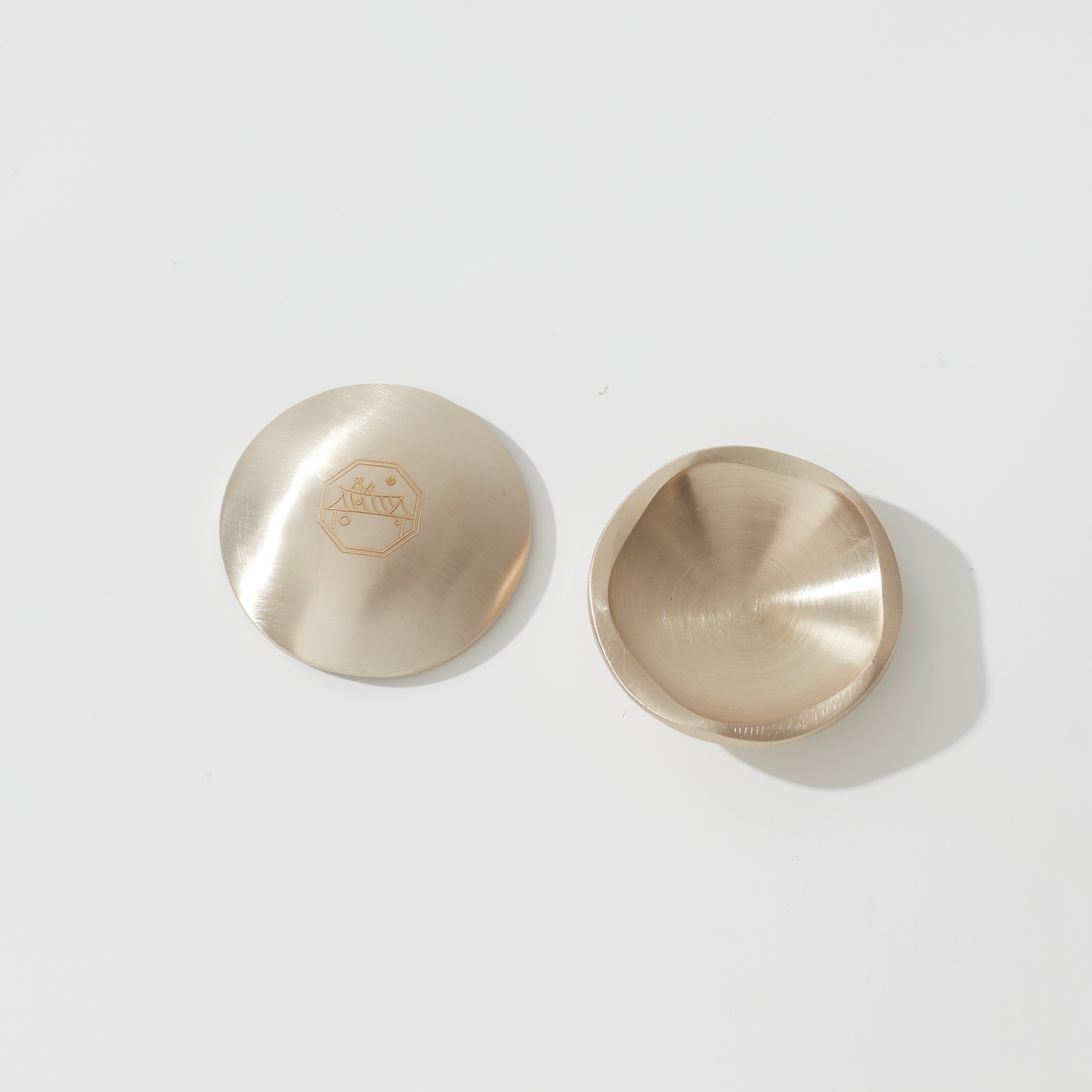 방짜볼 장수연구소 강아지 고양이 물그릇 수반 식기 살균 NEW방짜볼S사이즈