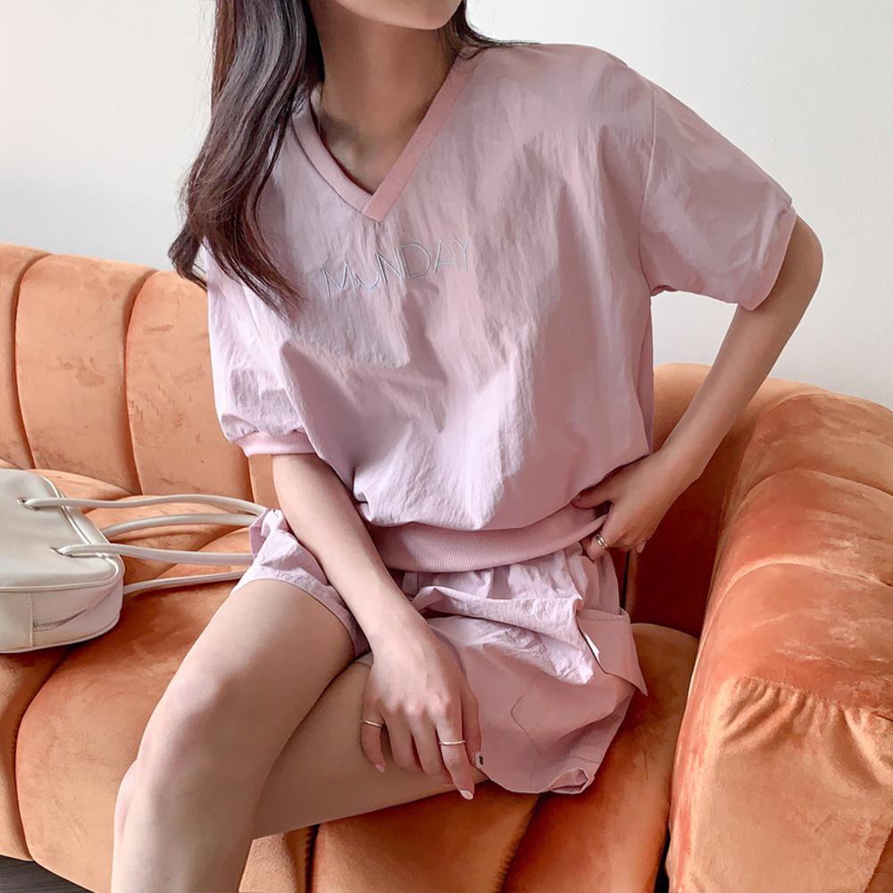 세미크롭 바스락 반팔맨투맨 여성 여름 먼데이 자수 V넥 반팔 티셔츠 - 상세 이미지 5