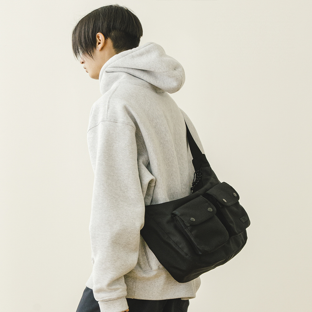 디얼스 발리스틱 코듀라 크로스백 CORDURA Crossbody Bag - BLACK - 상품 이미지