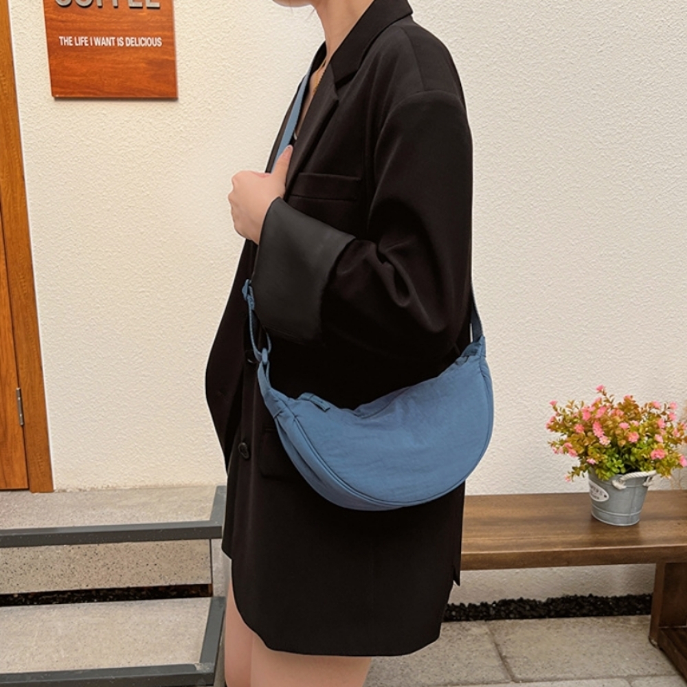 여행용 크로스백 여성가방 해외 일본 반달 크로와상미니백