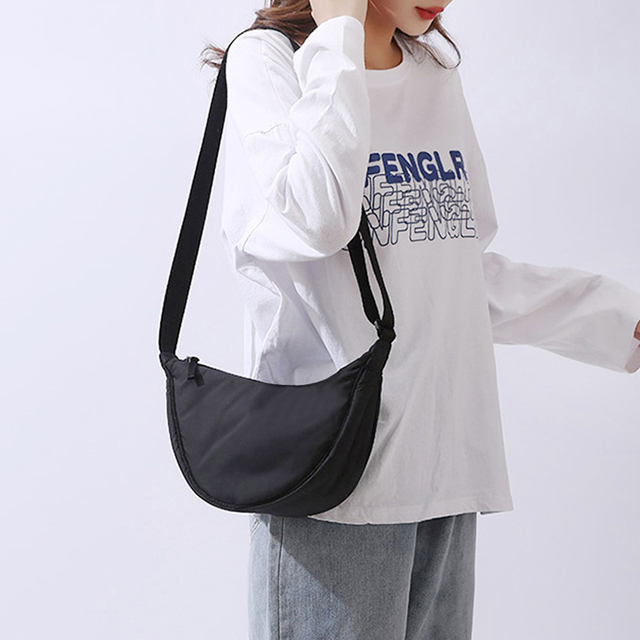 가벼운 미니백 여행용 반달 크로스백 여행 여성 슬링백 가방