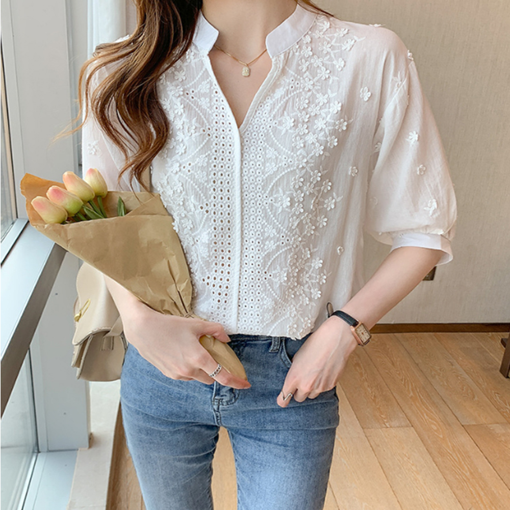 친구결혼식복장 증명사진 하객룩 흰색 브이넥 펀칭 블라우스 이미지 4