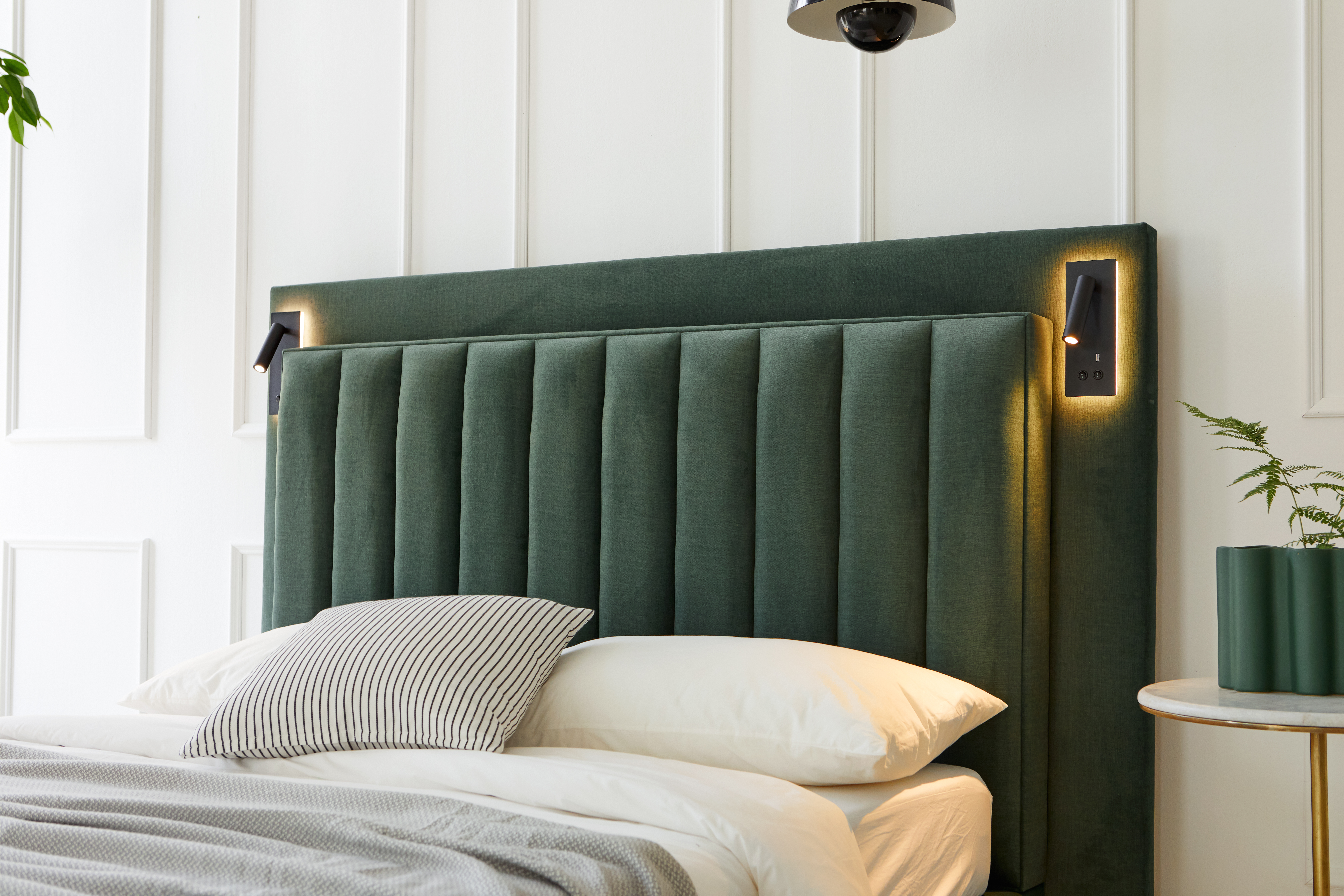 에덴느 벤스 호텔침대 프레임 신혼부부 안방 고급 호텔식 LED 조명 패브릭 퀸 1500