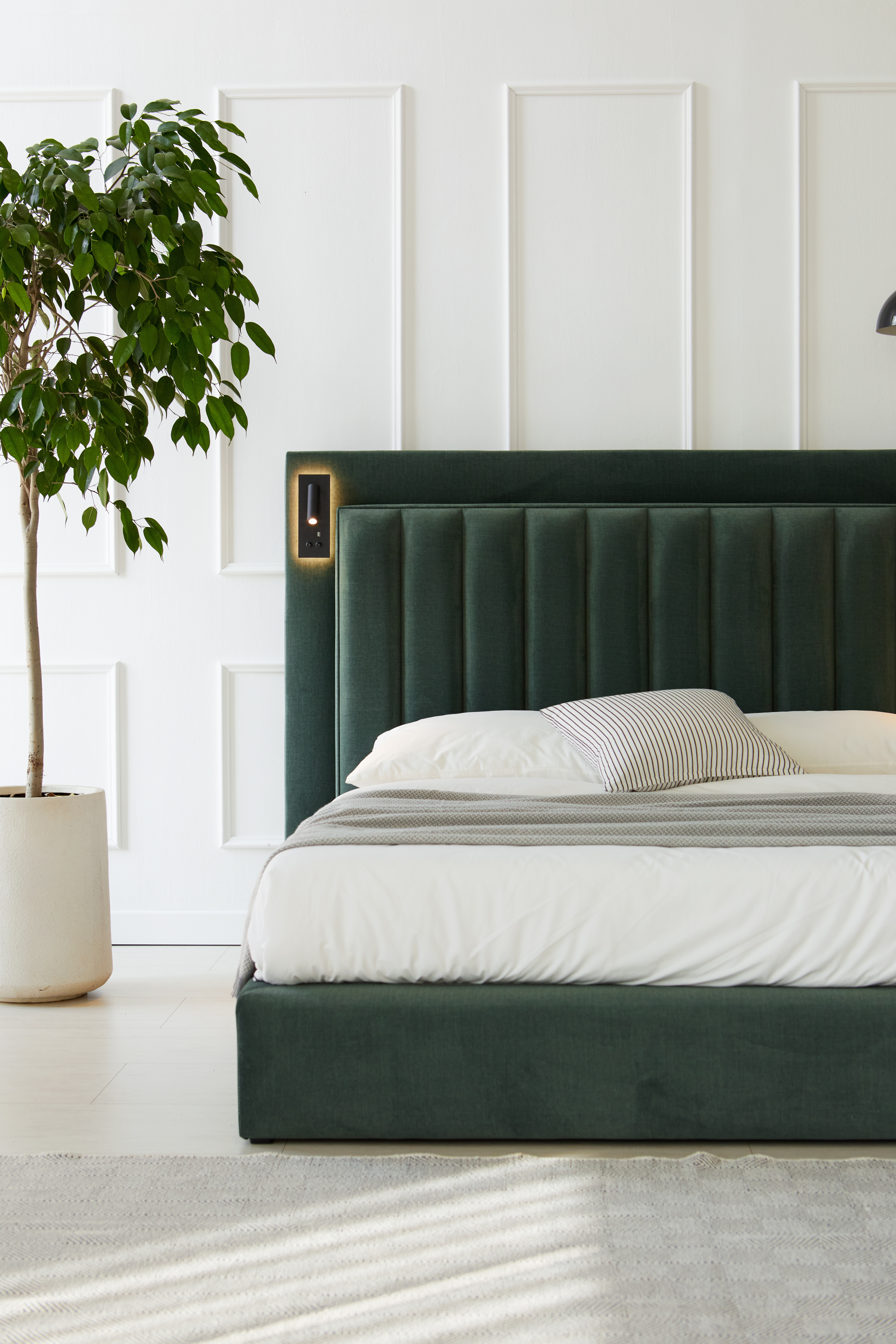 에덴느 벤스 호텔침대 프레임 신혼부부 안방 고급 호텔식 LED 조명 패브릭 퀸 1500