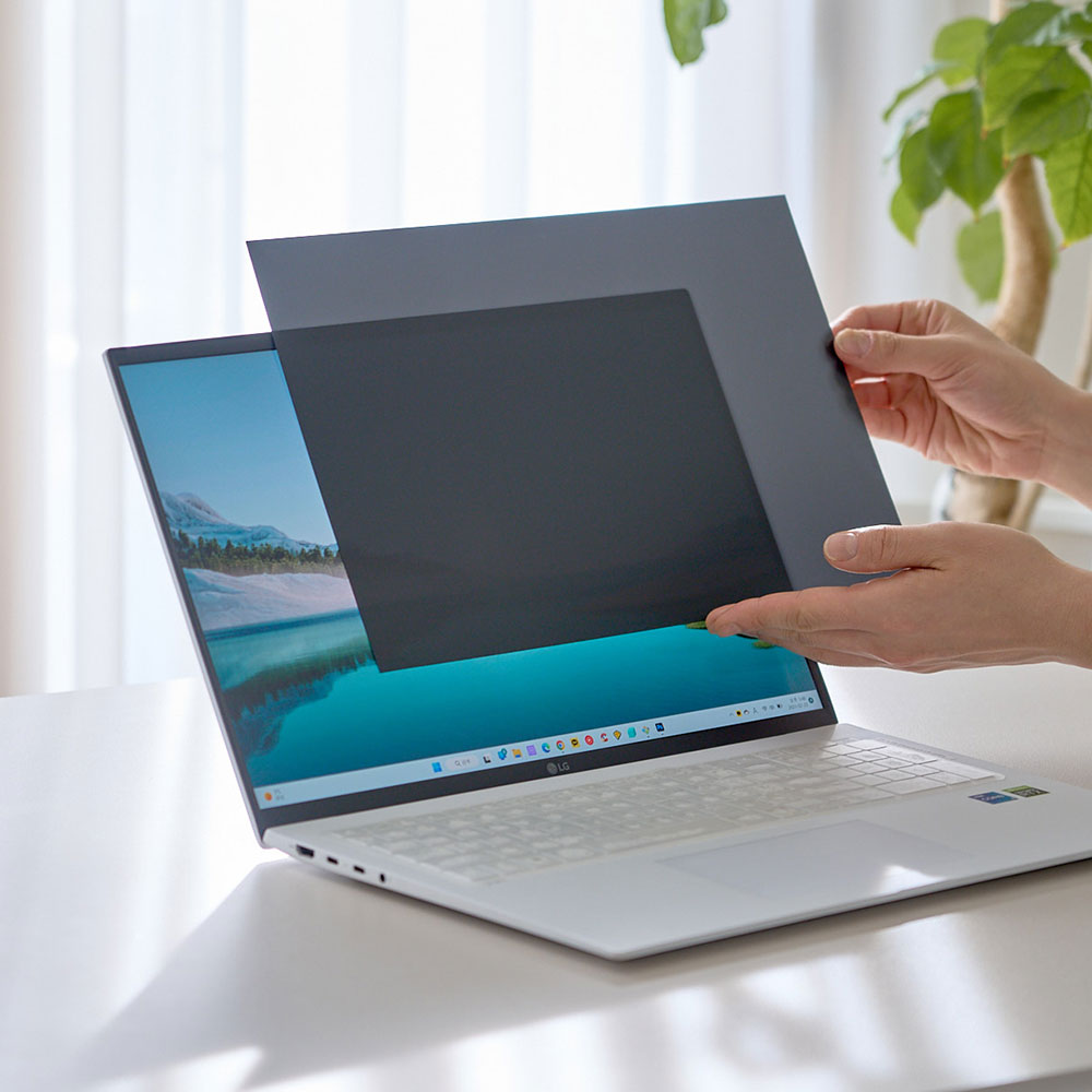 아이오랩스 LG원단 노트북 사생활 보호필름 정보보안 프라이버시 그램 PRF 13.3W - 상품 이미지