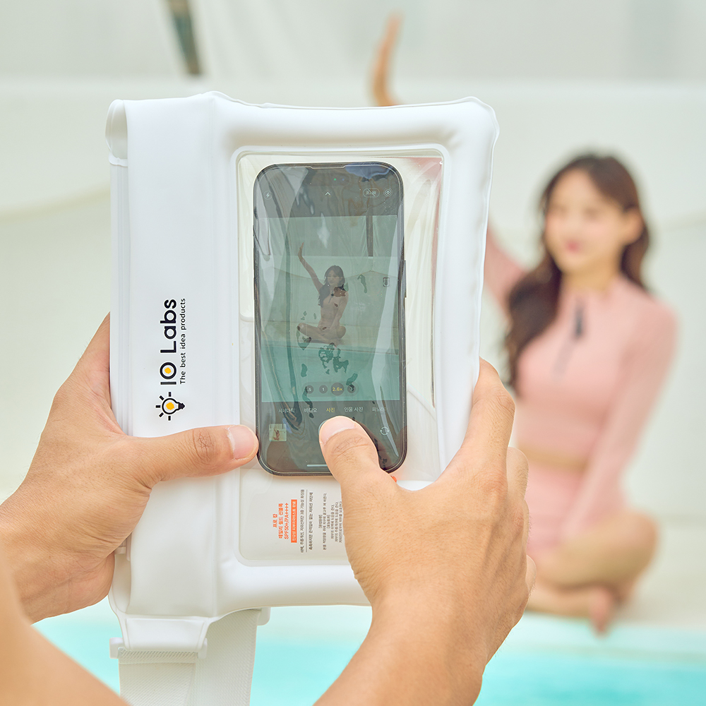 아이오랩스 IPX8 스마트폰 방수힙색 터치 대형 크로스 방수팩 가방 핸드폰 워터밤 아이폰 - 상세 이미지 5