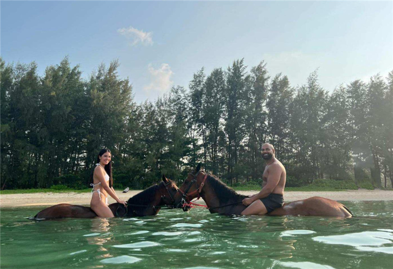 태국 Phuket International Horse Club의 해변 승마 이미지 2