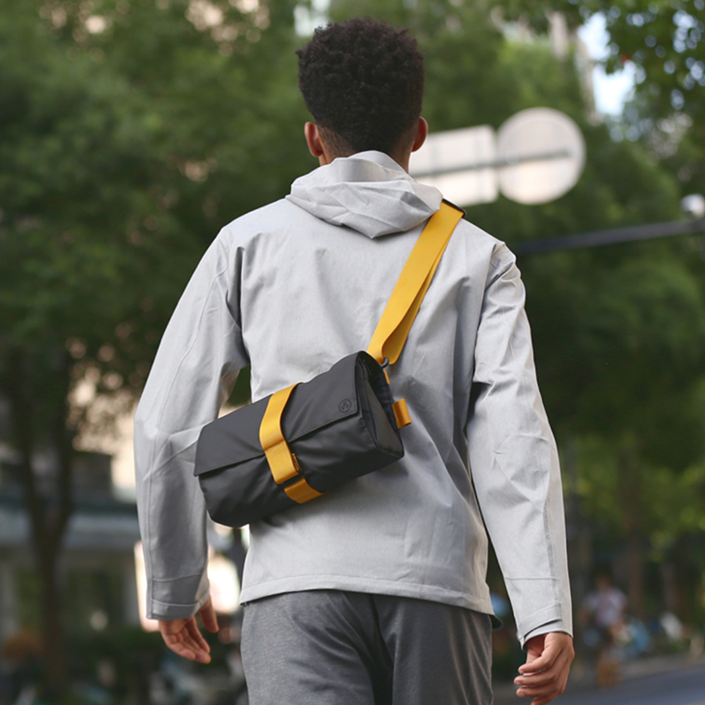 KIWEE 트라이앵글 슬링백 크로스백 미니 메신저백 여행 레저 운동 가방 키위