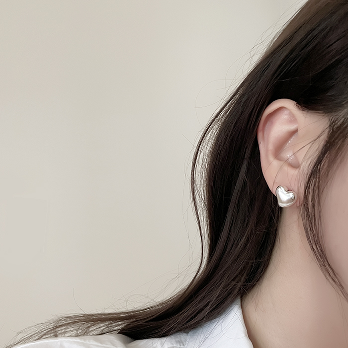silver925 볼드 하트 통통 볼륨 포인트 귀걸이 실버925 - 상품 이미지
