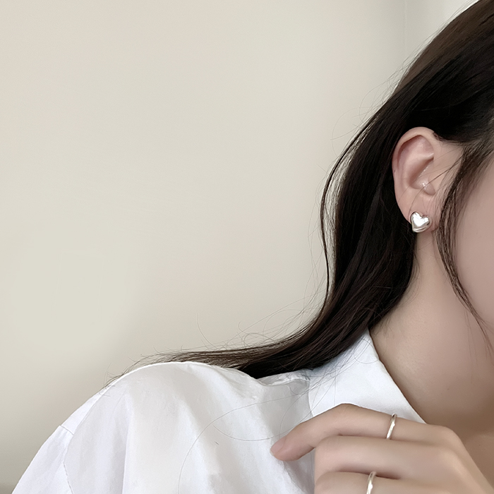 silver925 볼드 하트 통통 볼륨 포인트 귀걸이 실버925 - 상세 이미지 4