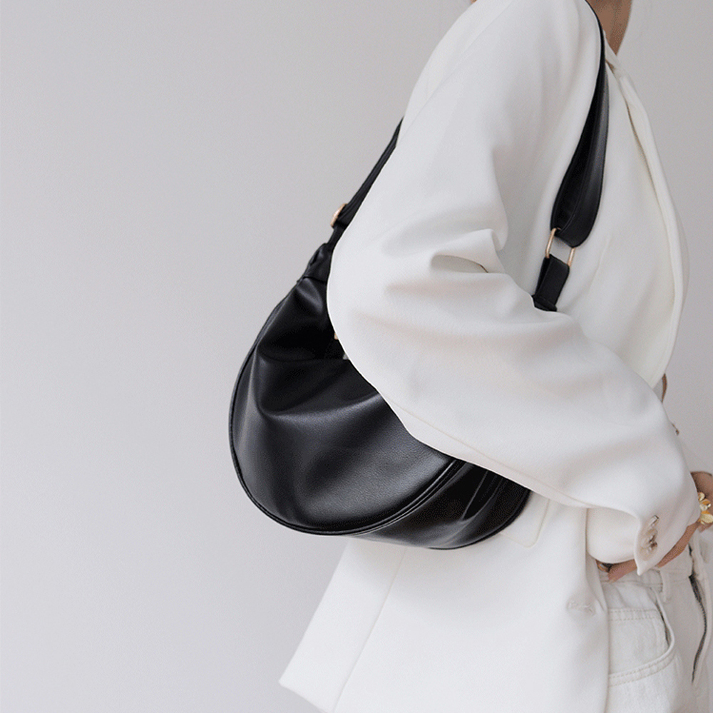 여성 가죽 미니백 여행용 반달 크로스백 슬링백 핸드폰 가방