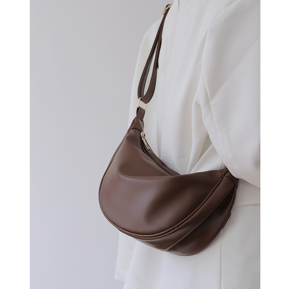 여성 가죽 미니백 여행용 반달 크로스백 슬링백 핸드폰 가방