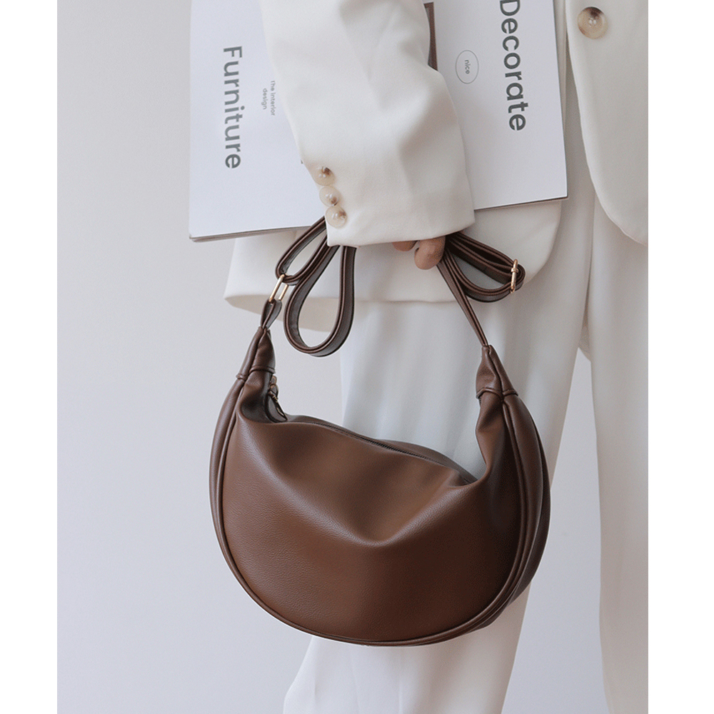 여성 가죽 미니백 여행용 반달 크로스백 슬링백 핸드폰 가방