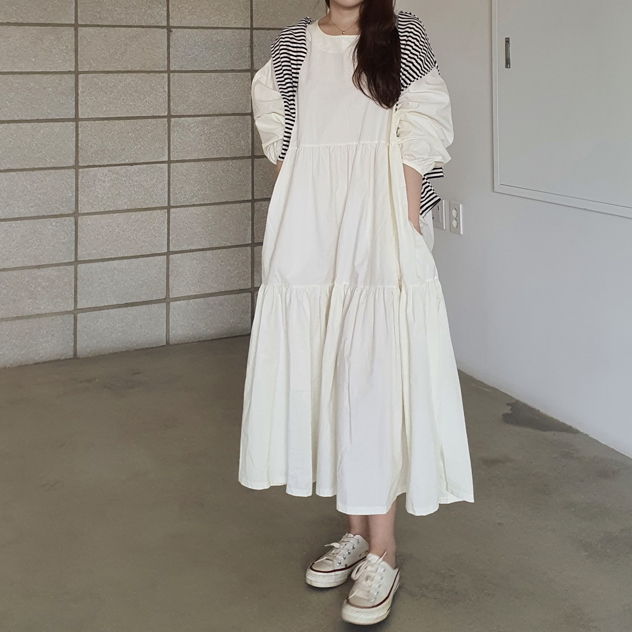 가을 퍼프소매 라운드 블랙 루즈핏 30대 꾸안꾸 캉캉 롱 원피스 이미지